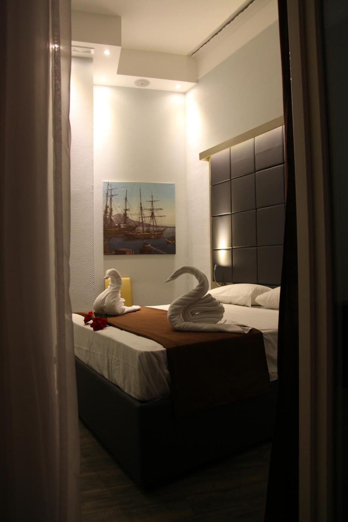 Dolce Vita Rooms เนเปิลส์ ภายนอก รูปภาพ