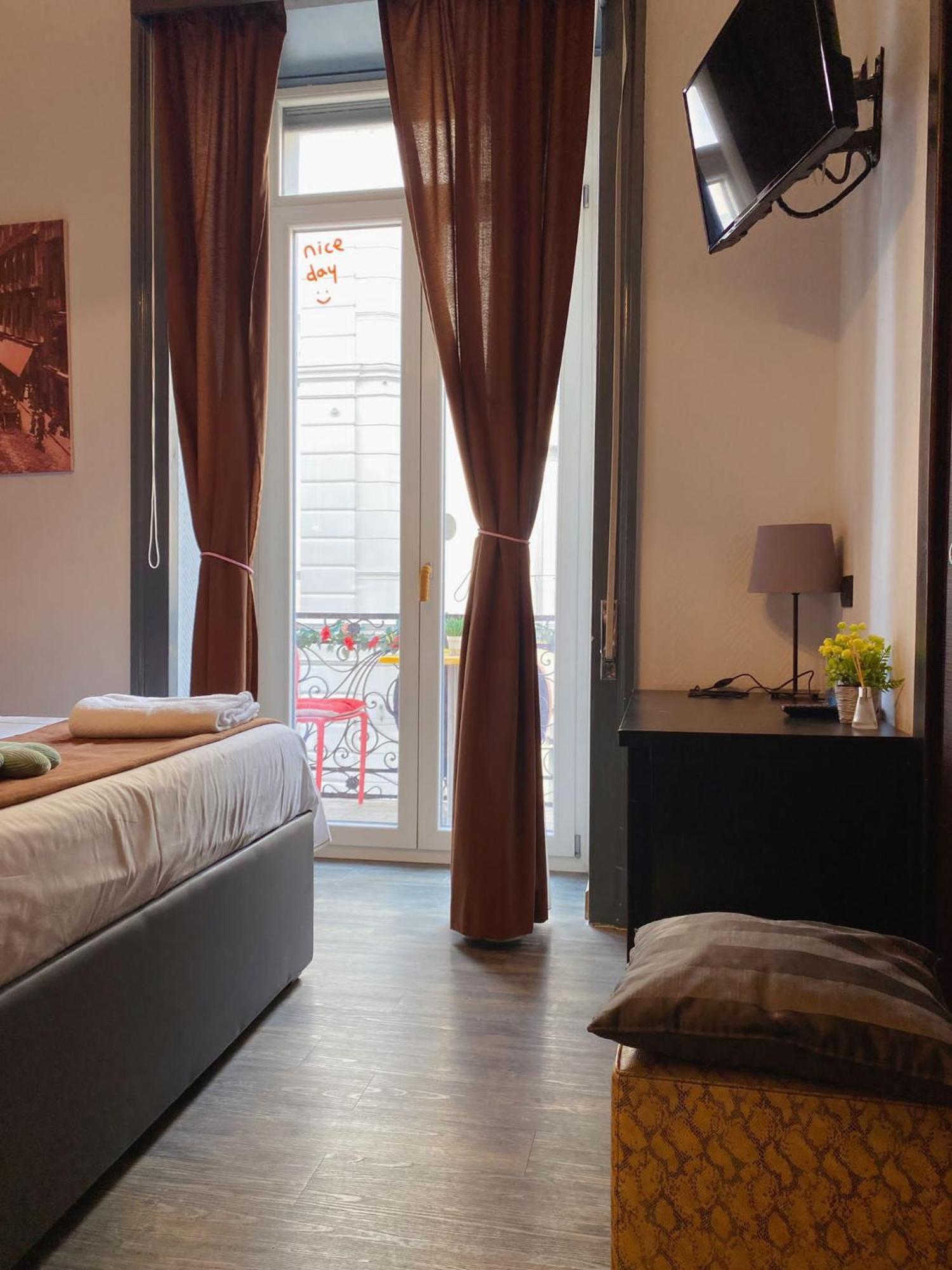 Dolce Vita Rooms เนเปิลส์ ภายนอก รูปภาพ
