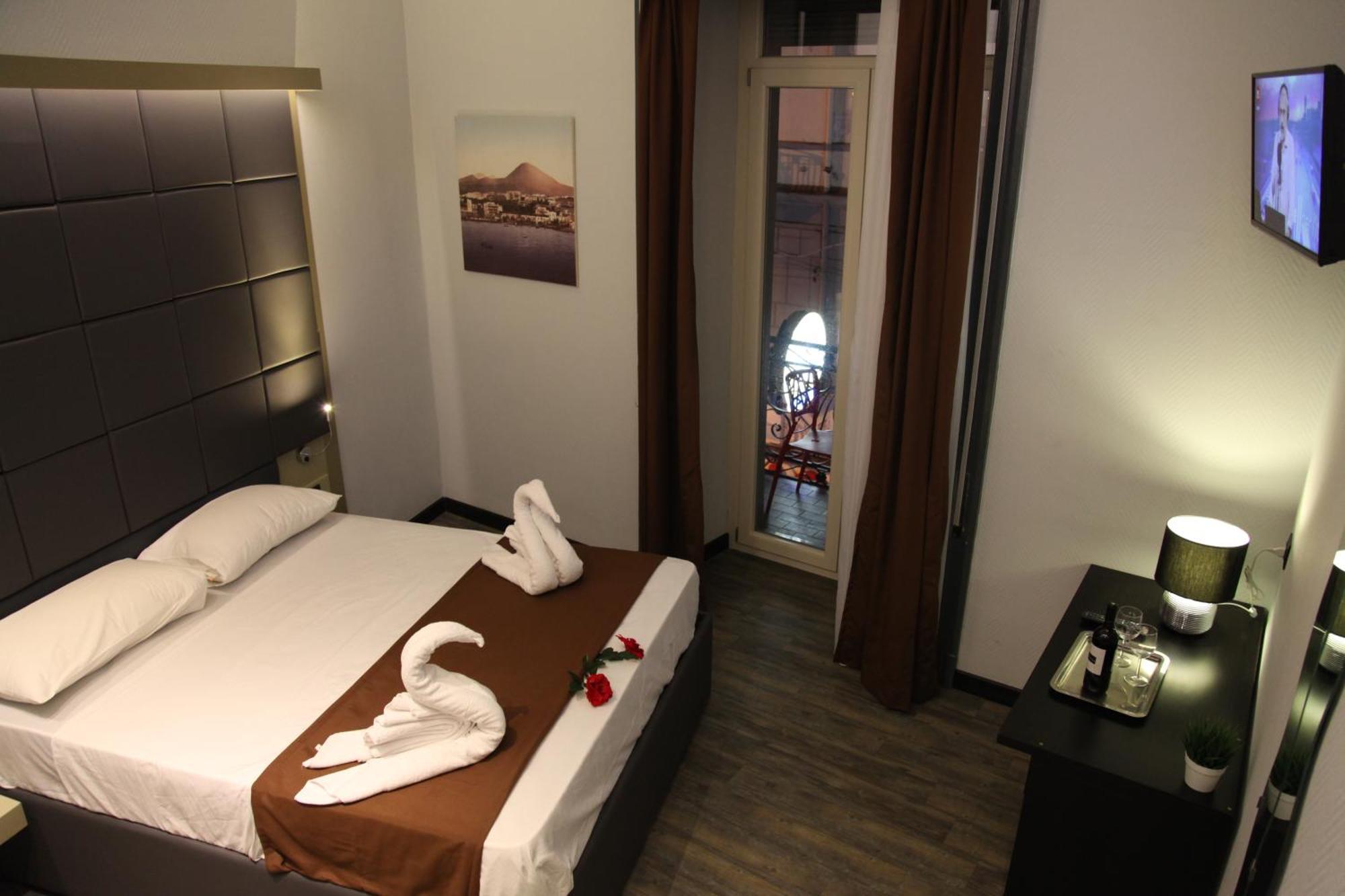 Dolce Vita Rooms เนเปิลส์ ภายนอก รูปภาพ