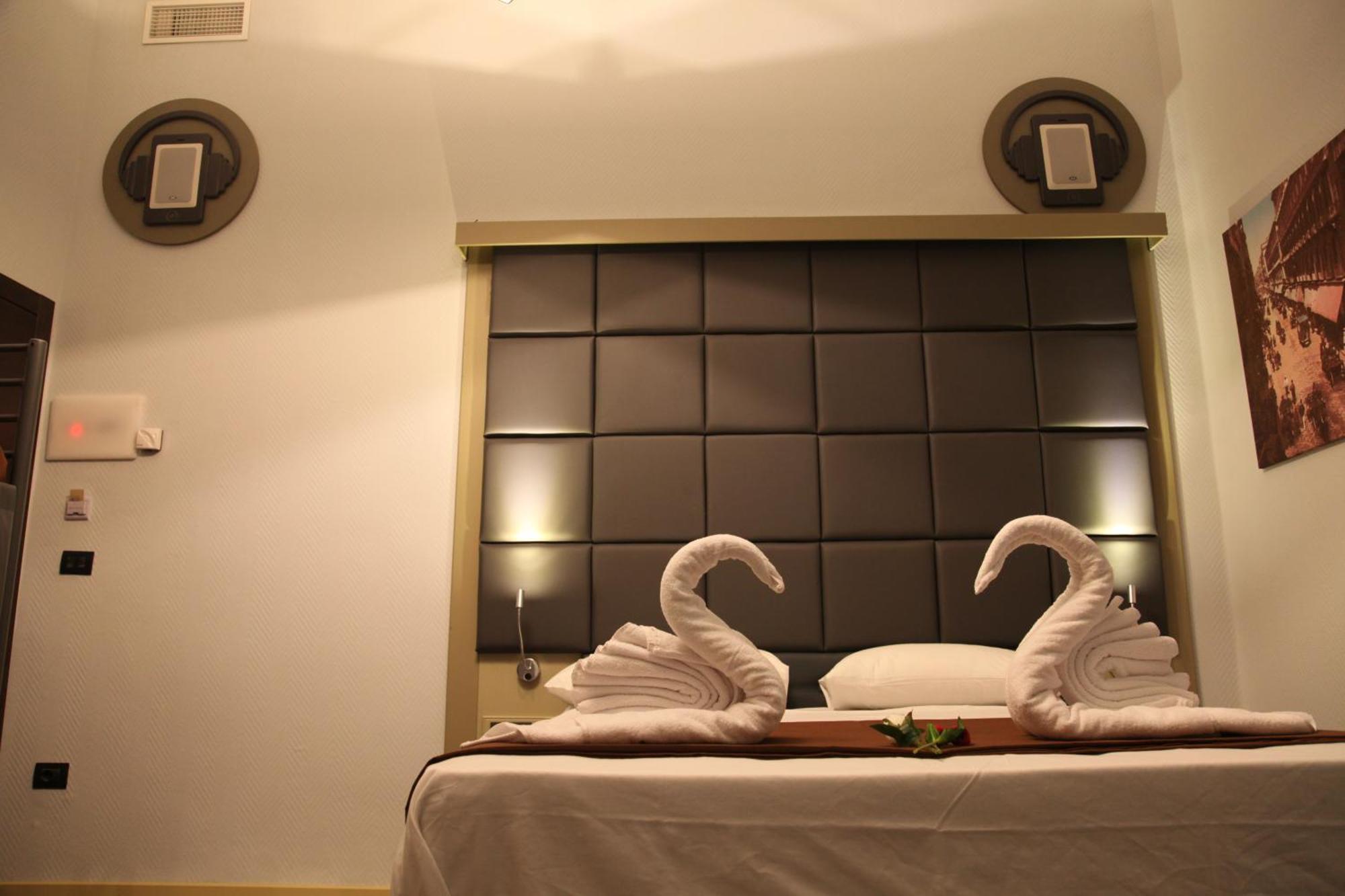 Dolce Vita Rooms เนเปิลส์ ภายนอก รูปภาพ