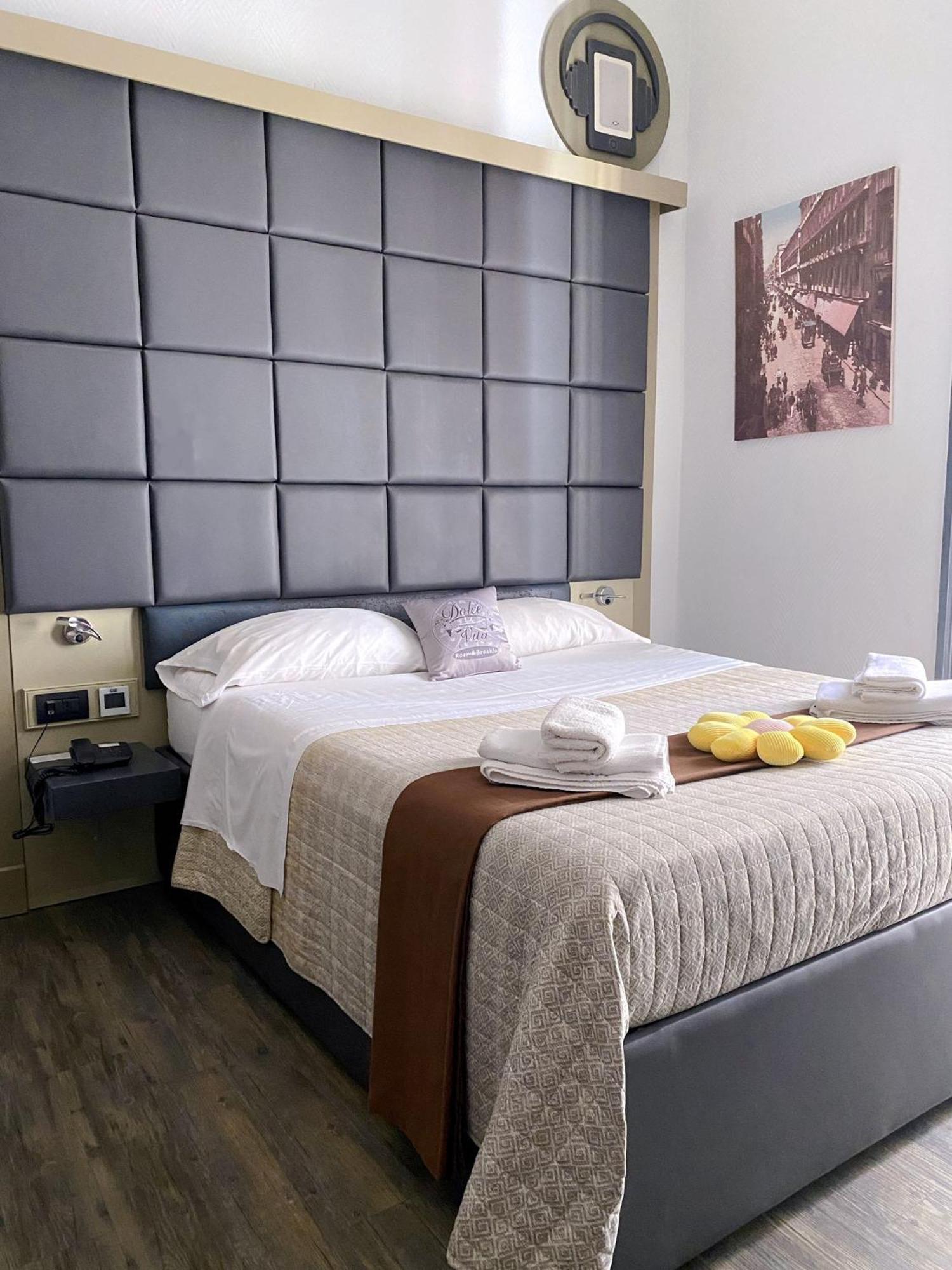 Dolce Vita Rooms เนเปิลส์ ภายนอก รูปภาพ
