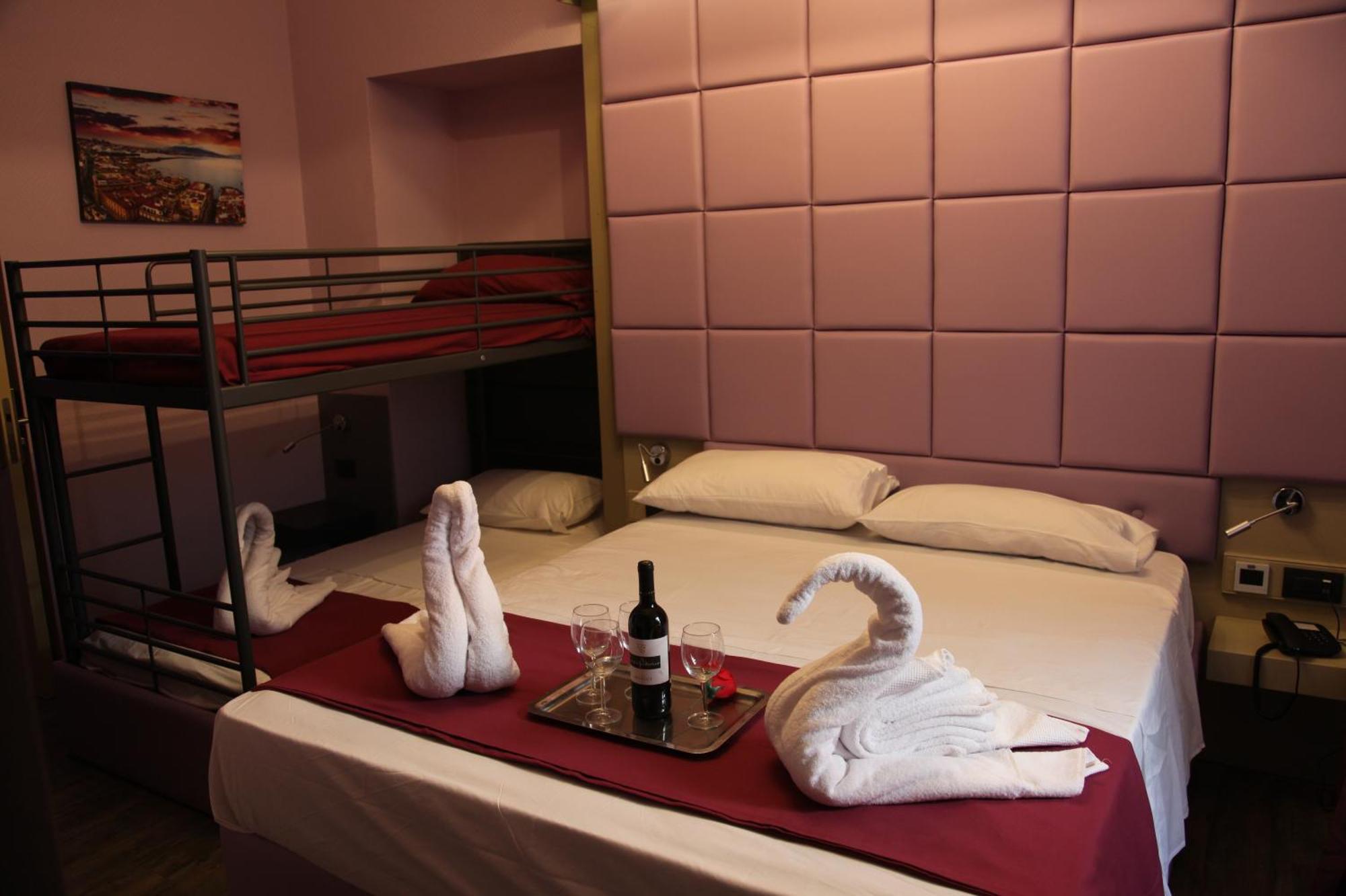 Dolce Vita Rooms เนเปิลส์ ภายนอก รูปภาพ