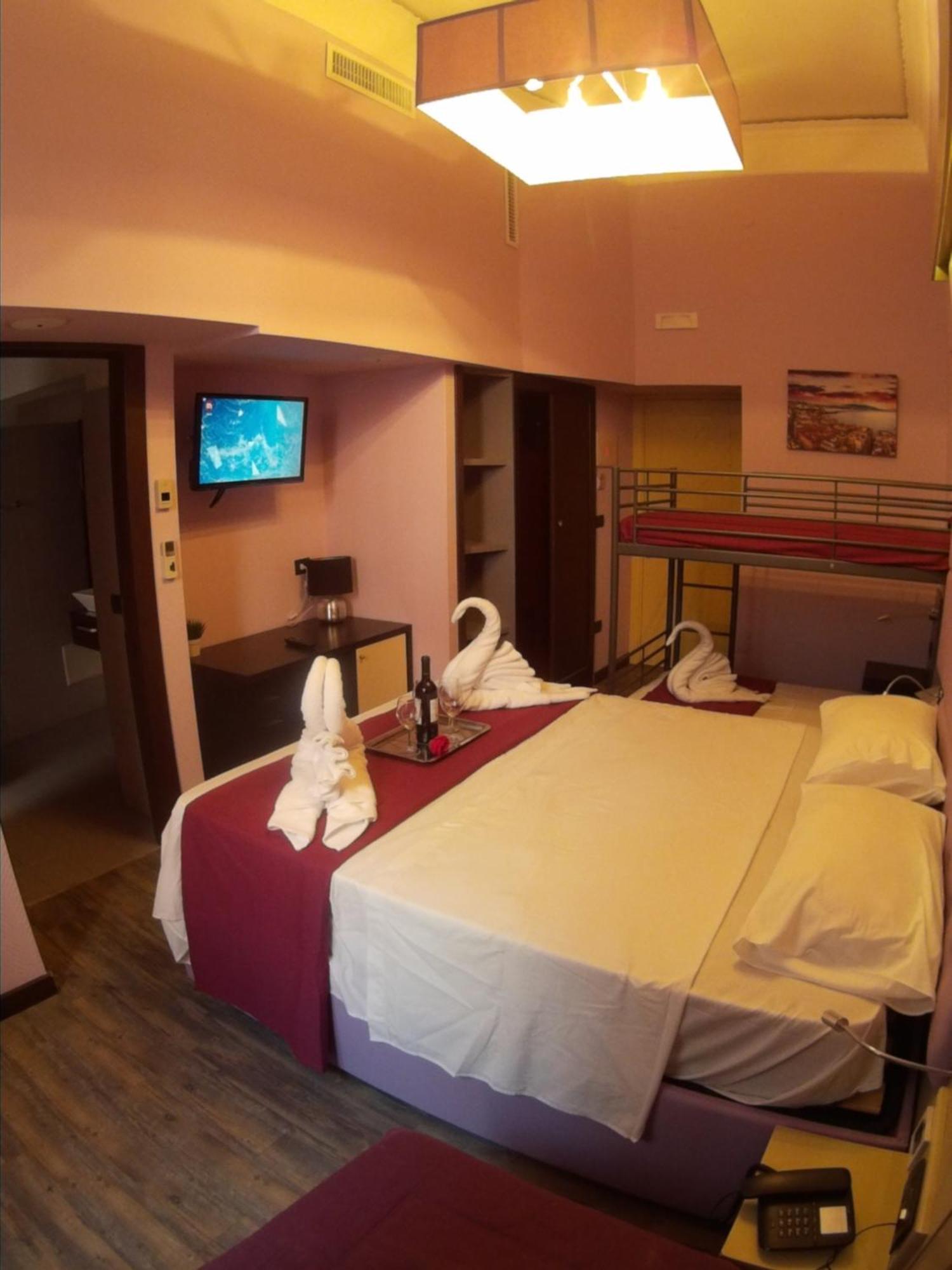 Dolce Vita Rooms เนเปิลส์ ภายนอก รูปภาพ